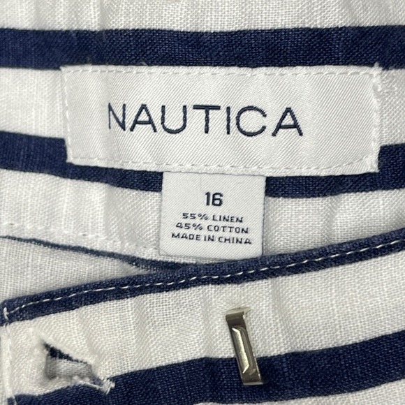 NAUTICA White & Navy Striped Cotton Mid-Rise Shorts, Size 16 - Picture 5 of 7